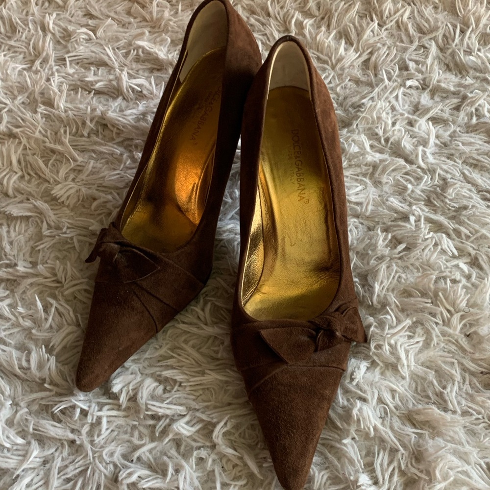 Brown vintage Dolce and Gabbana brown suede pointed toe heels